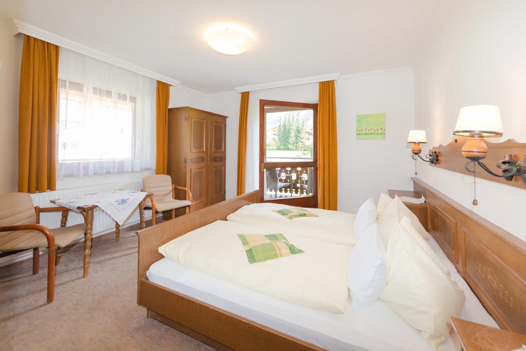 Gastehaus Soldanella Hotell Ramsau am Dachstein Rum bild
