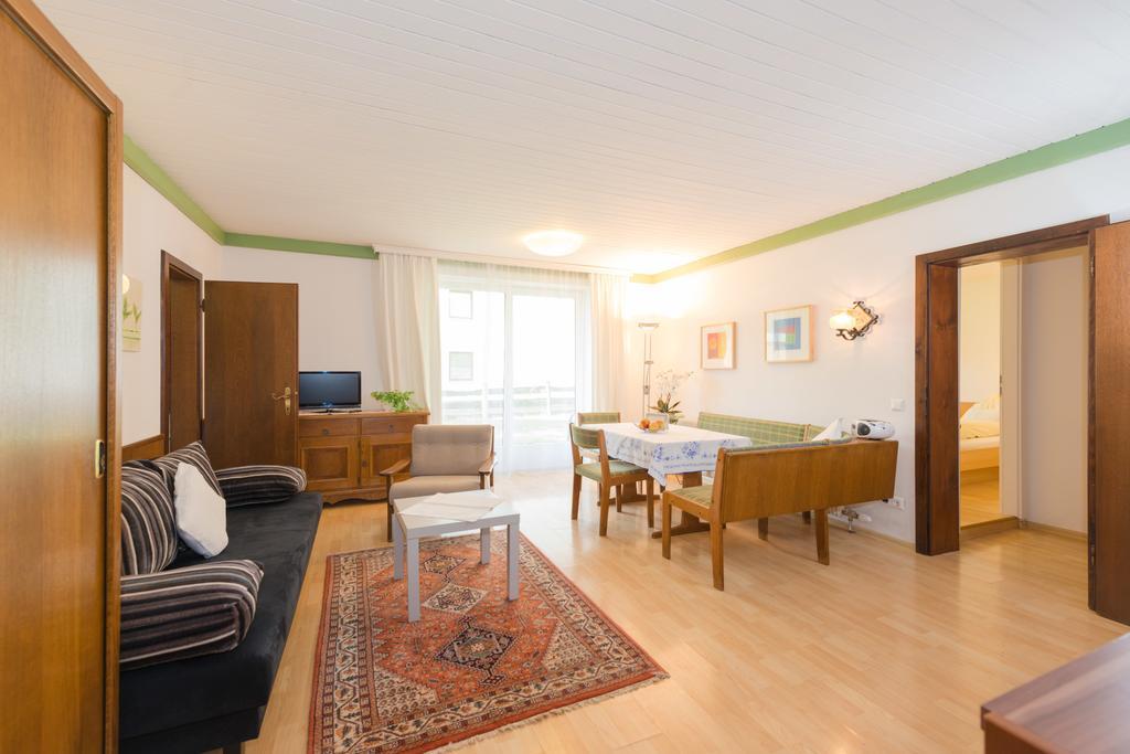 Gastehaus Soldanella Hotell Ramsau am Dachstein Rum bild