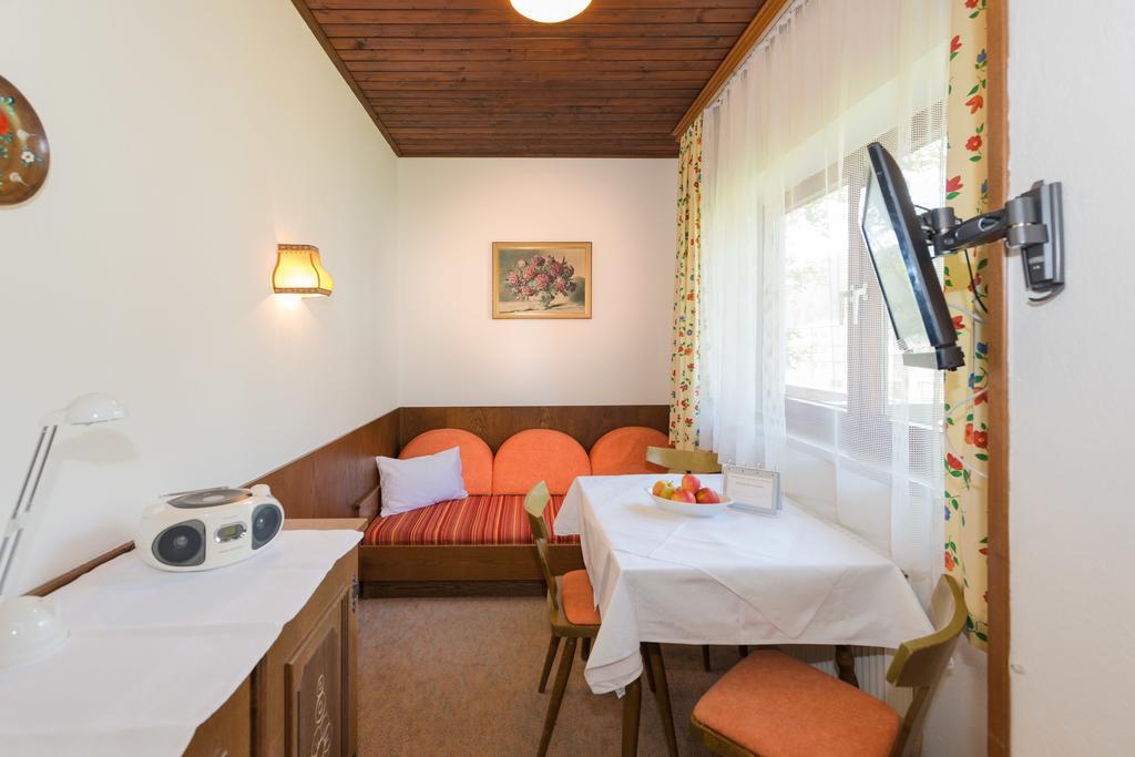 Gastehaus Soldanella Hotell Ramsau am Dachstein Rum bild