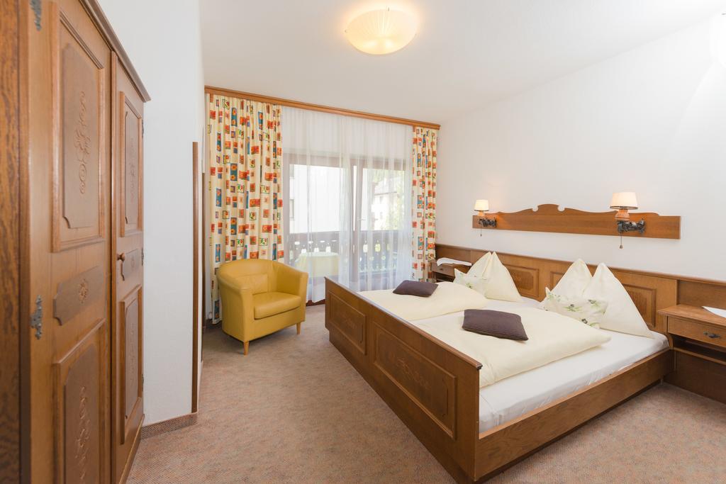 Gastehaus Soldanella Hotell Ramsau am Dachstein Rum bild